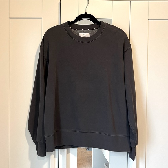 NWT Aritzia TNA Mega Crew with Hi-Rise Shorts Set in GD Periscope - Picture 3 of 4